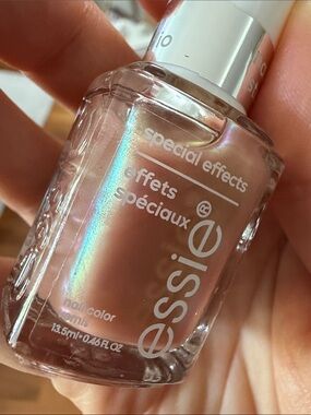 ESSIE special effects liquid sunshine shade 18